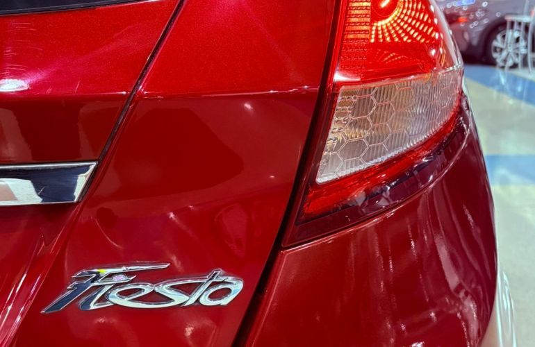 Ford Fiesta 1.6 SE Hatch 16v - Foto #9