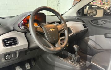 Chevrolet Onix 1.0 MPFi LT 8v - Foto #4