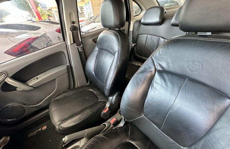 Fiat Grand Siena Essence 1.6 16V (Flex) - Foto #7