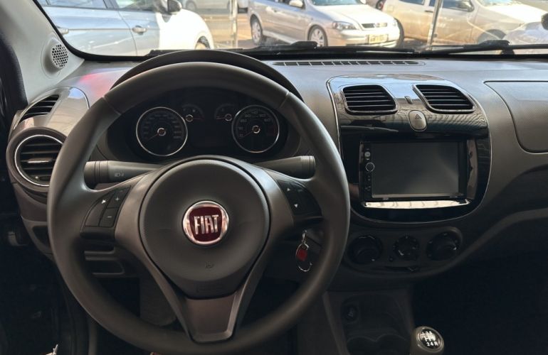 Fiat Grand Siena Essence 1.6 16V (Flex) - Foto #8