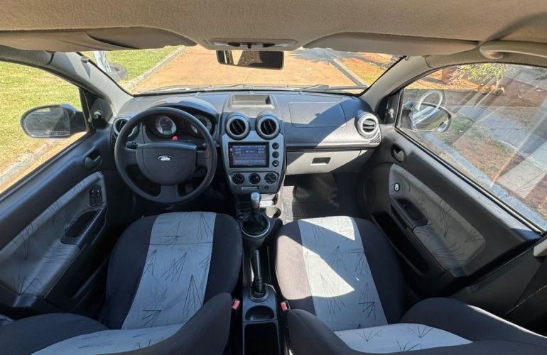 Ford Fiesta 1.6 MPi Class Hatch 8v - Foto #10