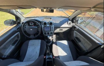Ford Fiesta 1.6 MPi Class Hatch 8v - Foto #10