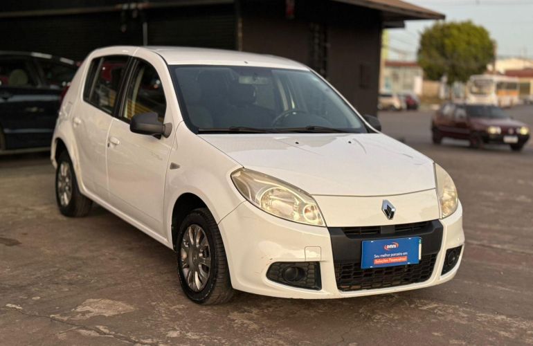 Renault Sandero 1.0 Authentique 16V Flex 4p Manual - Foto #2