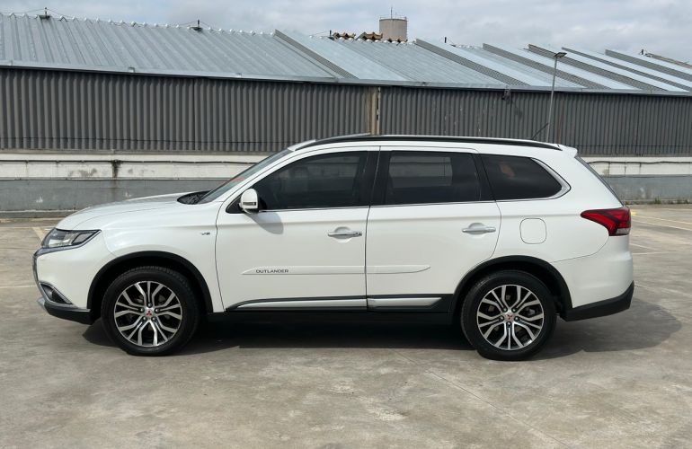 Mitsubishi Outlander 3.0 Gt 4x4 V6 24v - Foto #2