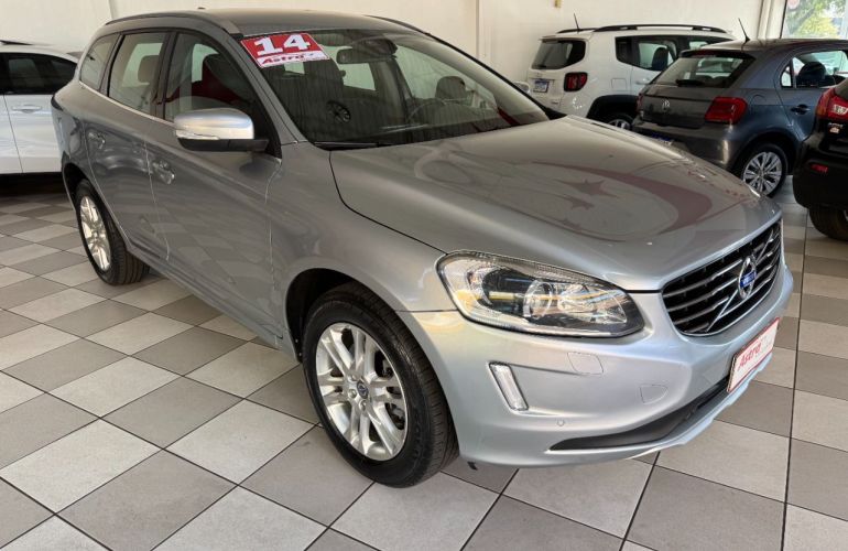 Volvo XC60 2.0 T5 Drive-E Dynamic - Foto #1