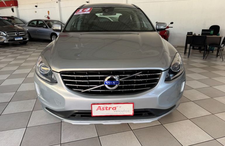 Volvo XC60 2.0 T5 Drive-E Dynamic - Foto #2