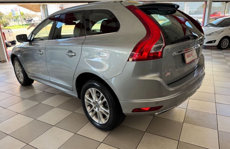 Volvo XC60 2.0 T5 Drive-E Dynamic - Foto #5