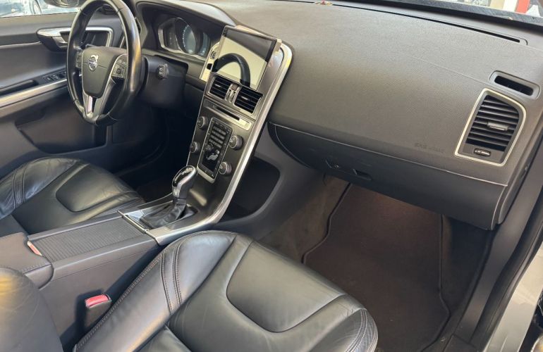 Volvo XC60 2.0 T5 Drive-E Dynamic - Foto #9