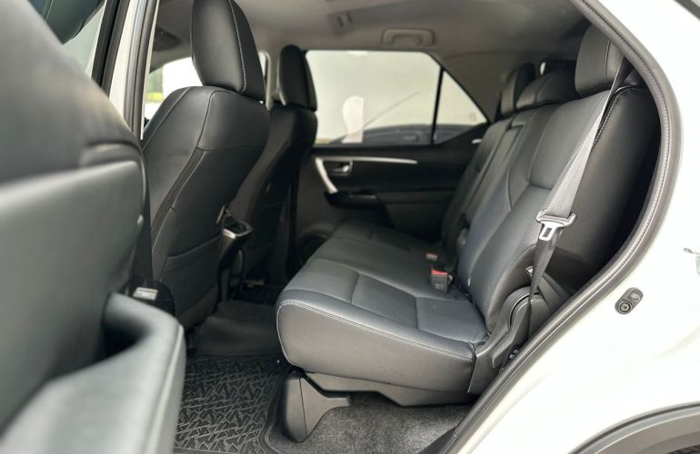 Toyota Hilux Sw4 2.8 D-4d Turbo Srx Platinum 7l 4x4 - Foto #7