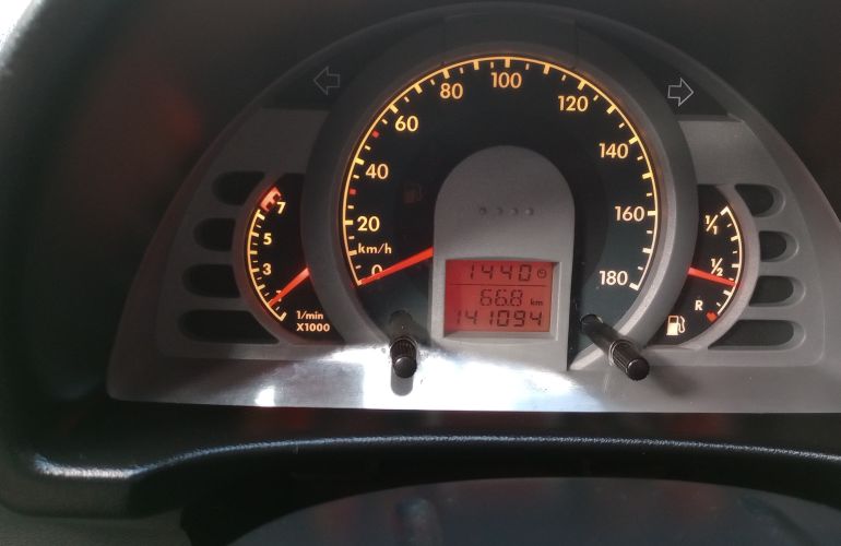 Volkswagen Fox 1.0 8V (Flex) - Foto #7