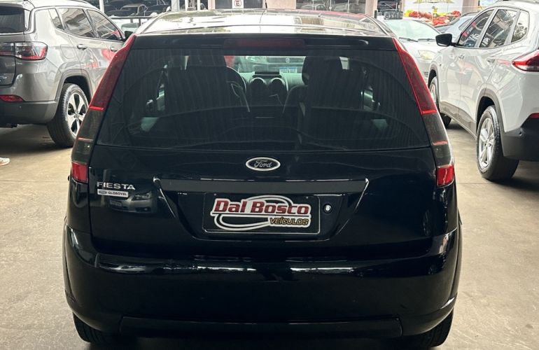 Ford Fiesta Hatch 1.0 (Flex) - Foto #5