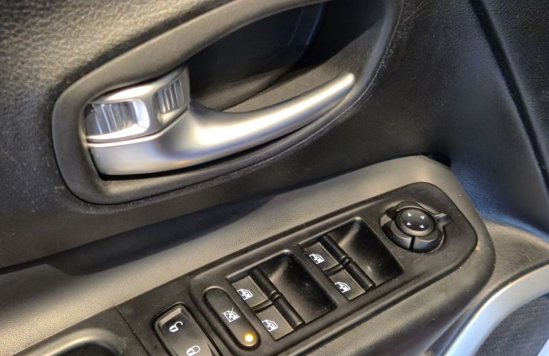 Jeep Renegade 1.8 16V Longitude - Foto #10
