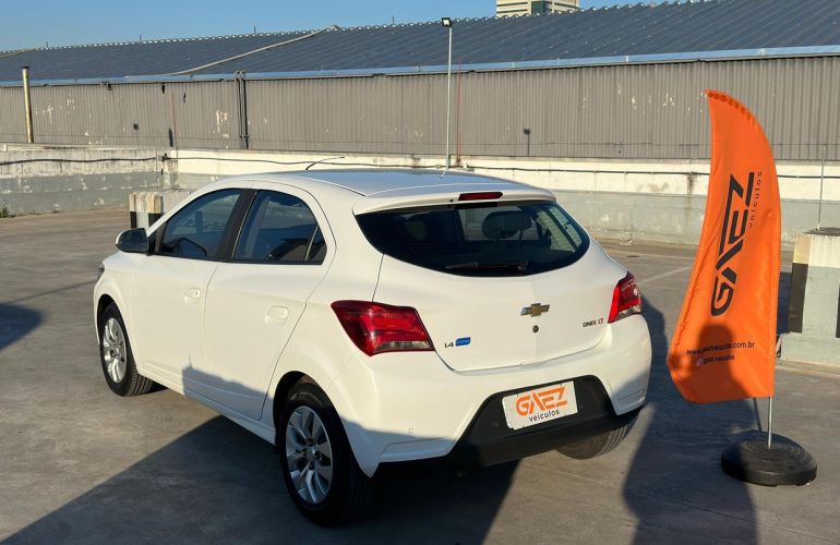 Chevrolet Onix 1.4 MPFi LT 8v - Foto #3