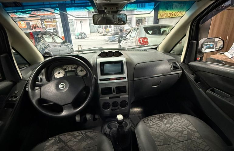 Fiat Idea Adventure 1.8 (Flex) - Foto #5