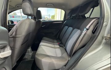 Fiat Punto 1.6 Essence 16v - Foto #7