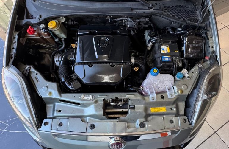 Fiat Punto 1.6 Essence 16v - Foto #8