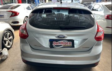 Ford Focus Hatch SE 1.6 16V TiVCT PowerShift - Foto #5