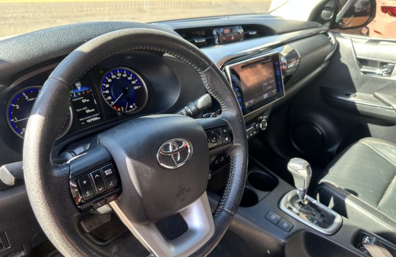 Toyota Hilux 2.8 TDI CD SRX 4x4 4wd (Aut) - Foto #8
