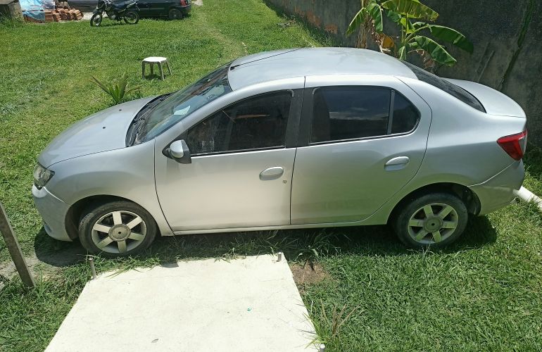 Renault Logan Expression 1.0 16V (Flex) - Foto #3