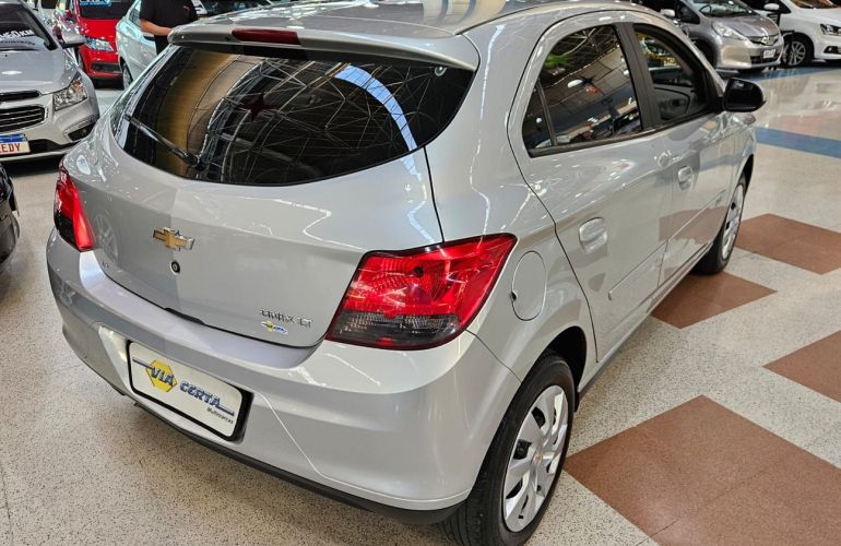 Chevrolet Onix 1.4 MPFi LT 8v - Foto #3