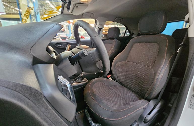 Chevrolet Onix 1.4 MPFi LT 8v - Foto #5