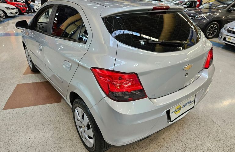 Chevrolet Onix 1.4 MPFi LT 8v - Foto #6