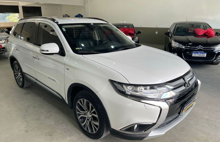 Mitsubishi Outlander 3.0 Gt 4x4 V6 24v Gasolina 4p Automático - Foto #2