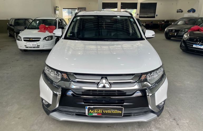 Mitsubishi Outlander 3.0 Gt 4x4 V6 24v Gasolina 4p Automático - Foto #3