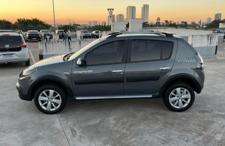 Renault Sandero 1.6 Stepway 16v - Foto #2