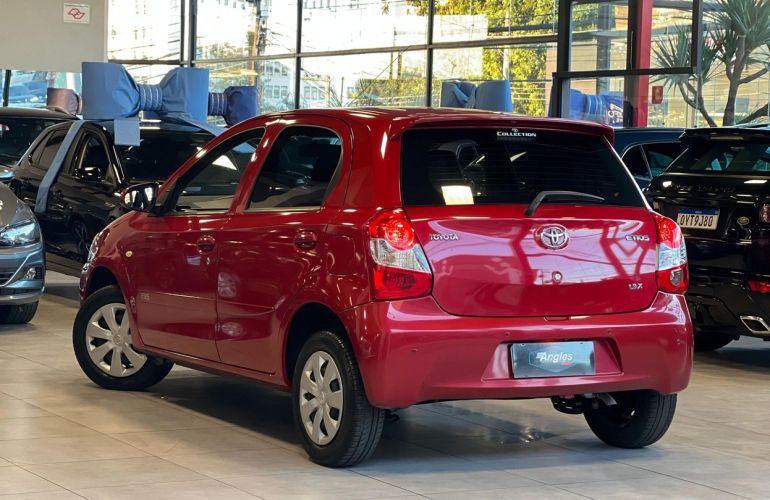 Toyota Etios 1.3 X 16v - Foto #3