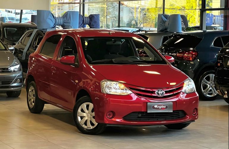 Toyota Etios 1.3 X 16v - Foto #4