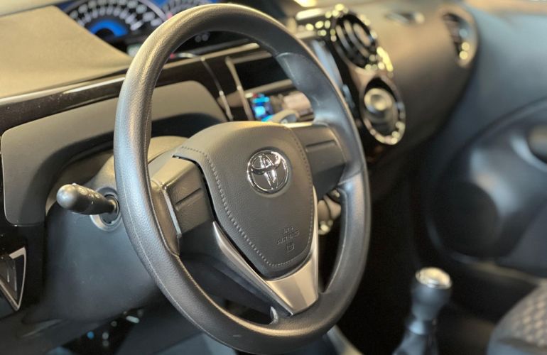 Toyota Etios 1.3 X 16v - Foto #5