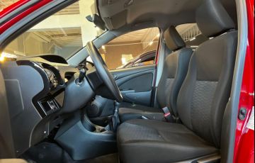 Toyota Etios 1.3 X 16v - Foto #8