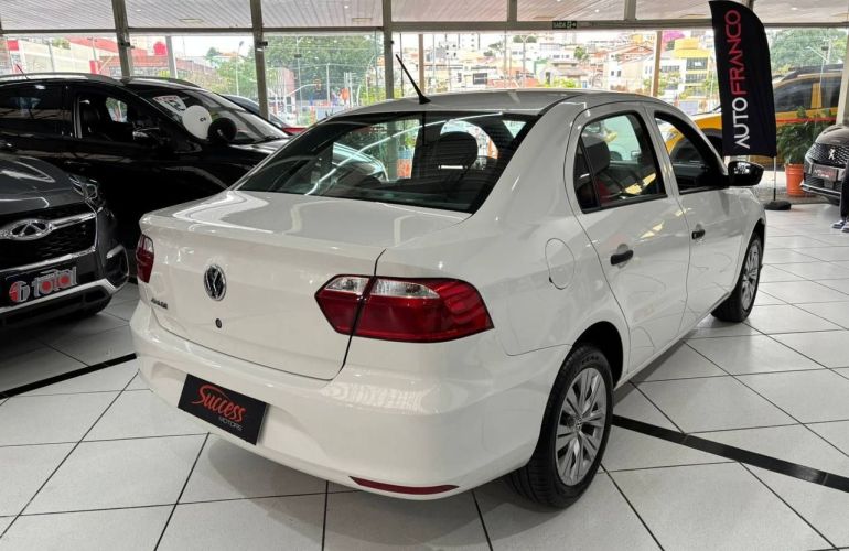 Volkswagen Voyage 1.0 12v MPi Total - Foto #2