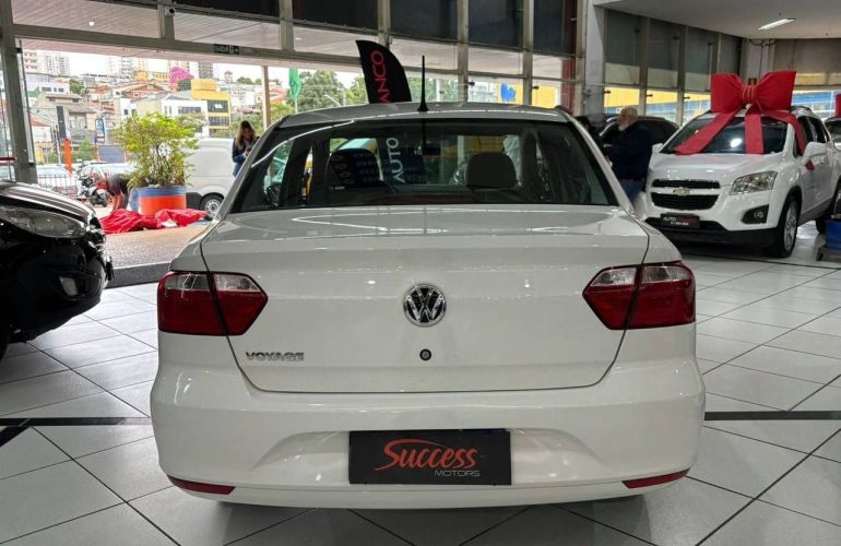Volkswagen Voyage 1.0 12v MPi Total - Foto #6