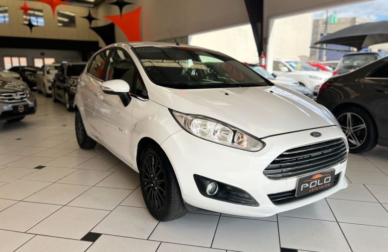 Ford Fiesta 1.0 EcoBoost Titanium Plus Hatch 12v - Foto #2