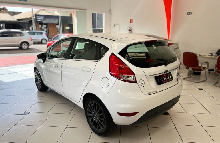 Ford Fiesta 1.0 EcoBoost Titanium Plus Hatch 12v - Foto #4