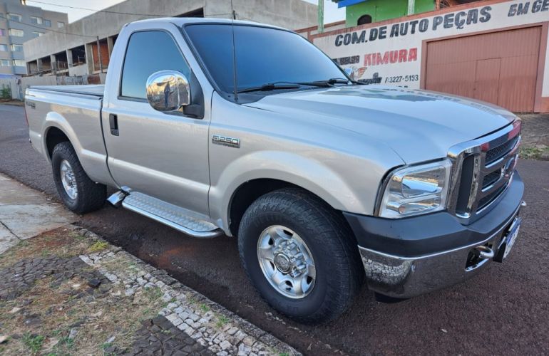 Ford F-250 XL 4x2 3.9 (Cab Simples) - Foto #2