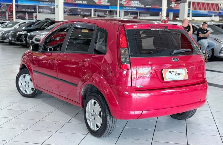 Ford Fiesta 1.6 MPi Hatch 8v - Foto #4