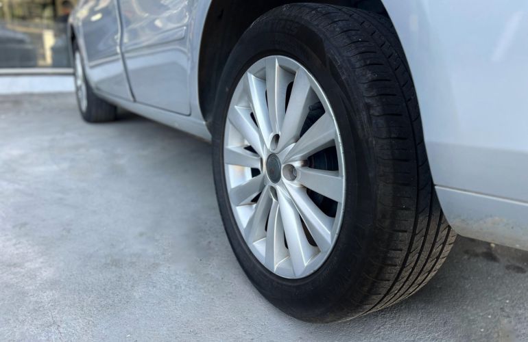 Volkswagen Voyage 1.6 Mi 8V Flex 4p Manual - Foto #8