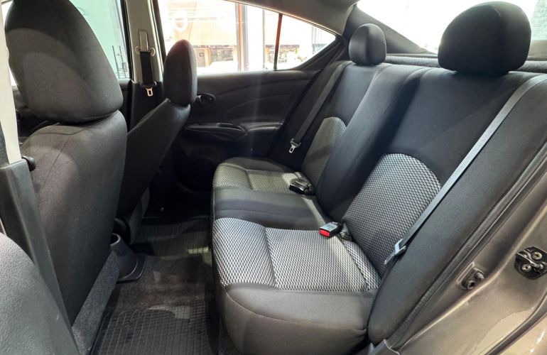 Nissan Versa 1.0 12v - Foto #6