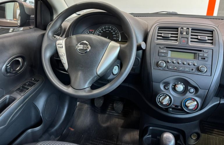 Nissan Versa 1.0 12v - Foto #9