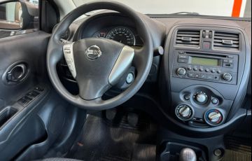 Nissan Versa 1.0 12v - Foto #9