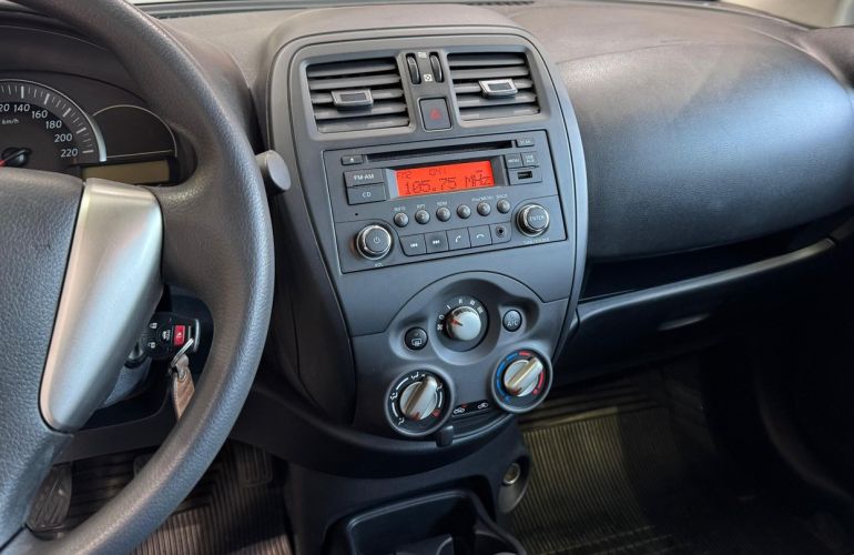 Nissan Versa 1.0 12v - Foto #10