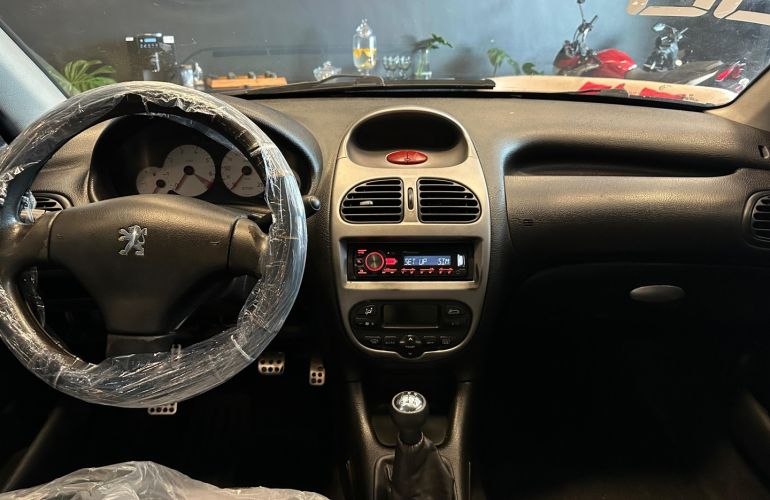 Peugeot 206 1.4 Presence 8V Flex 2p Manual - Foto #5