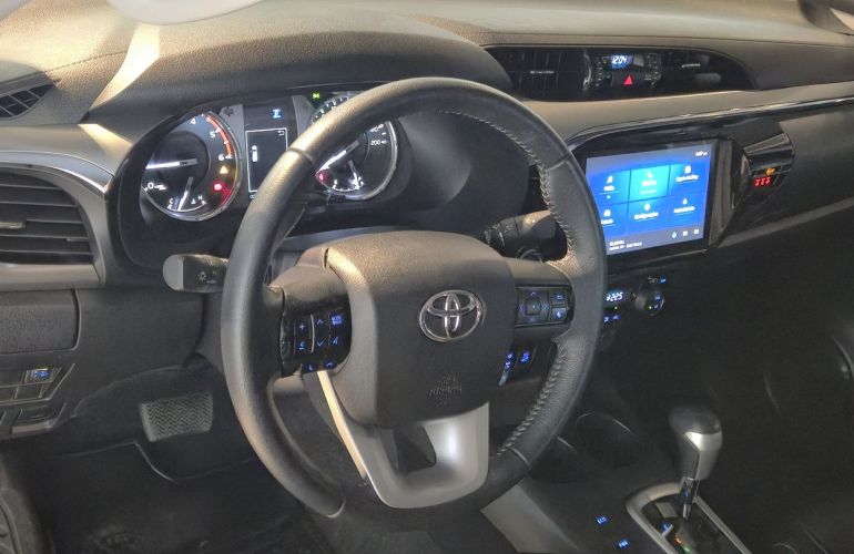 Toyota Hilux 2.8 D-4d Turbo CD Srv 4x4 - Foto #7