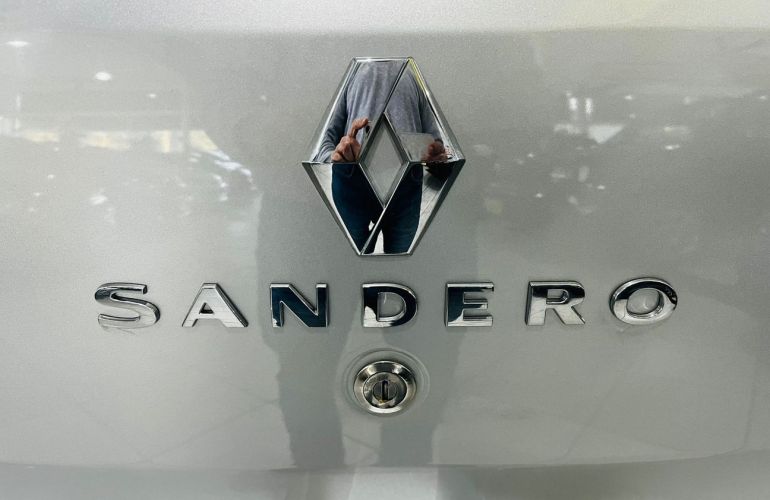 Renault Sandero 1.6 Expression 8v - Foto #9