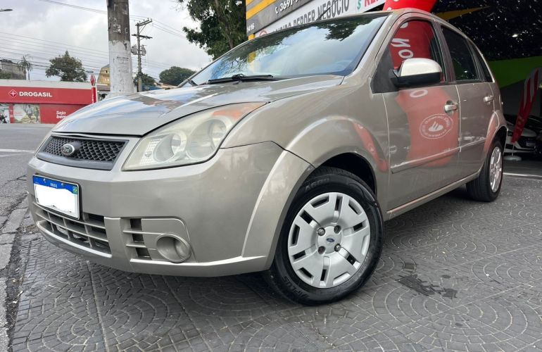 Ford Fiesta 1.0 Rocam Hatch 8v - Foto #2