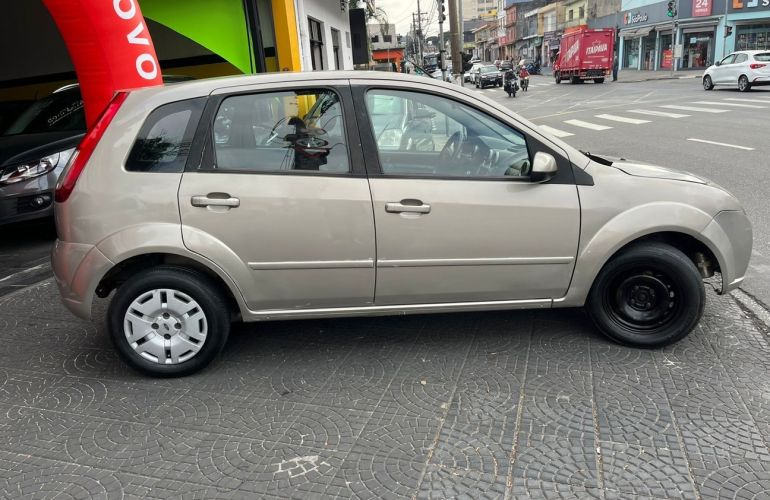 Ford Fiesta 1.0 Rocam Hatch 8v - Foto #5