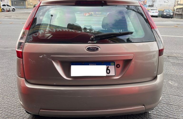 Ford Fiesta 1.0 Rocam Hatch 8v - Foto #6
